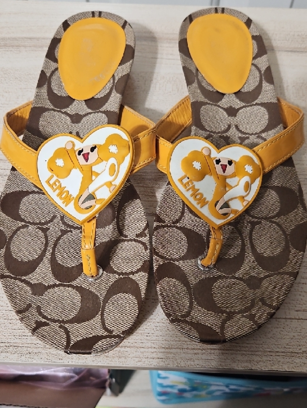 Coach EUC Poppy Chan Lemon Signature Print Thong Sandals - Picture 7 of 8